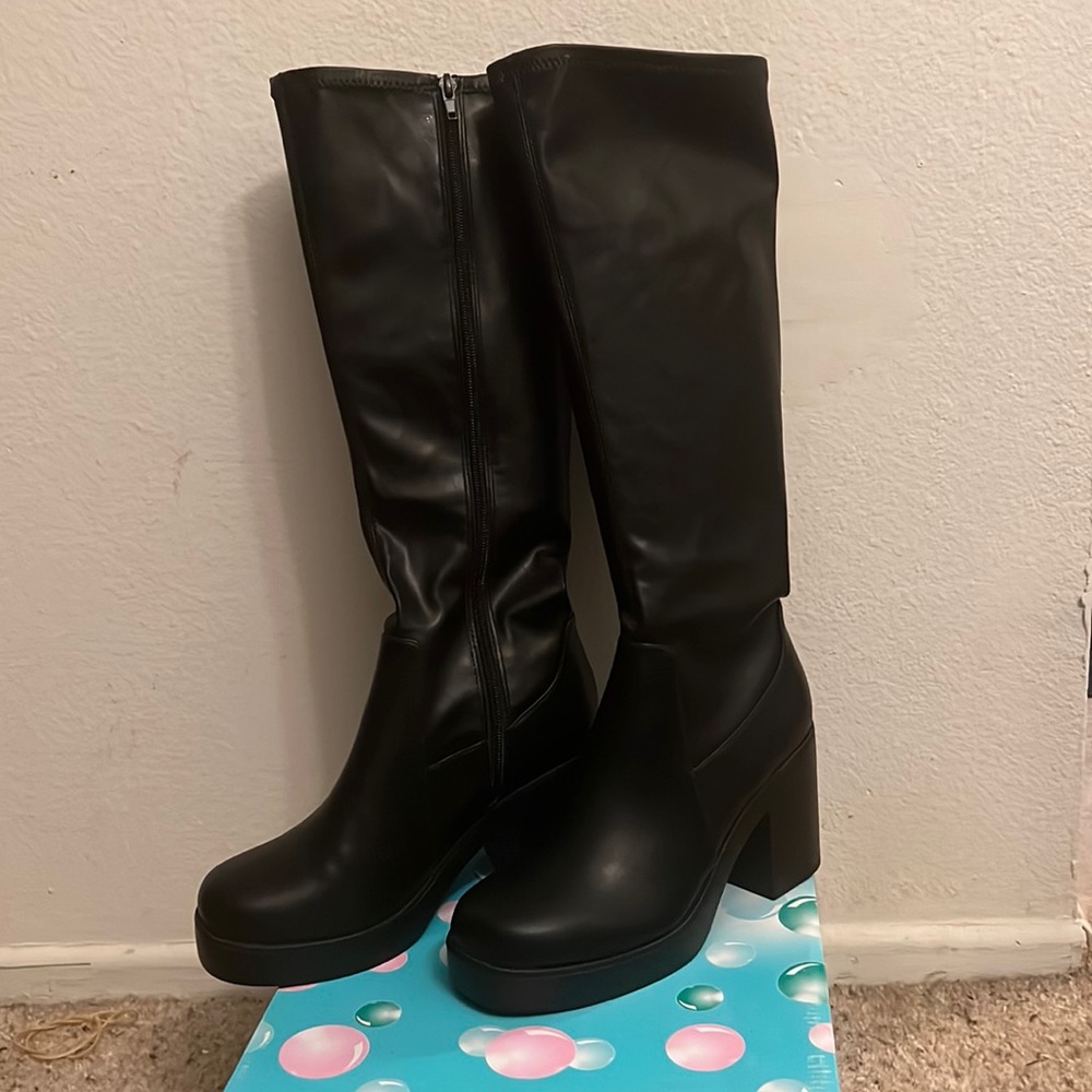 NWT Platform Boots